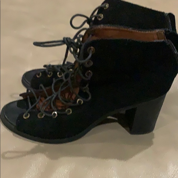 Shoes - Picture 2 of 3